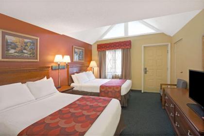 Super 8 by Wyndham Downtown Gatlinburg at Convention Center - image 11