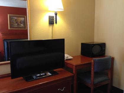 Super 8 by Wyndham Downtown Gatlinburg at Convention Center - image 15