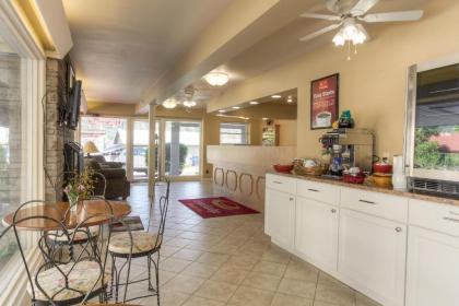 Belle Aire Motel - image 3