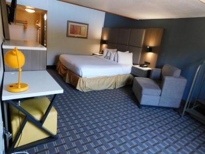 Days Inn & Suites by Wyndham Downtown Gatlinburg Parkway - image 10