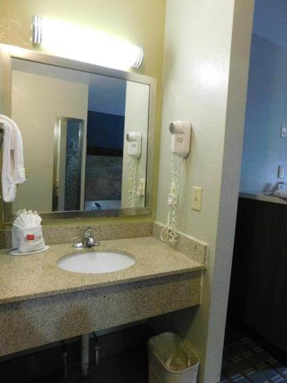 Days Inn & Suites by Wyndham Downtown Gatlinburg Parkway - image 15