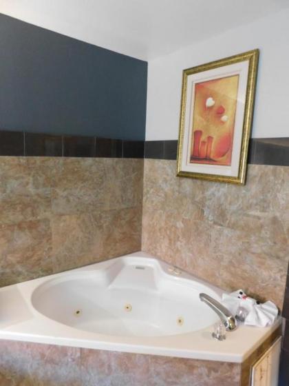 Days Inn & Suites by Wyndham Downtown Gatlinburg Parkway - image 16