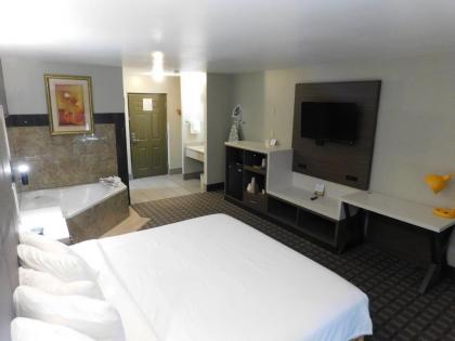 Days Inn & Suites by Wyndham Downtown Gatlinburg Parkway - image 18
