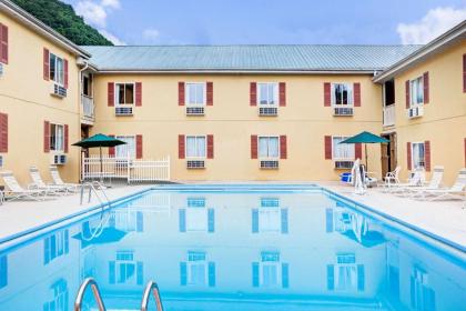 Days Inn & Suites by Wyndham Downtown Gatlinburg Parkway - image 3