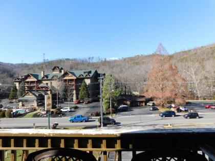 Days Inn & Suites by Wyndham Downtown Gatlinburg Parkway - image 9