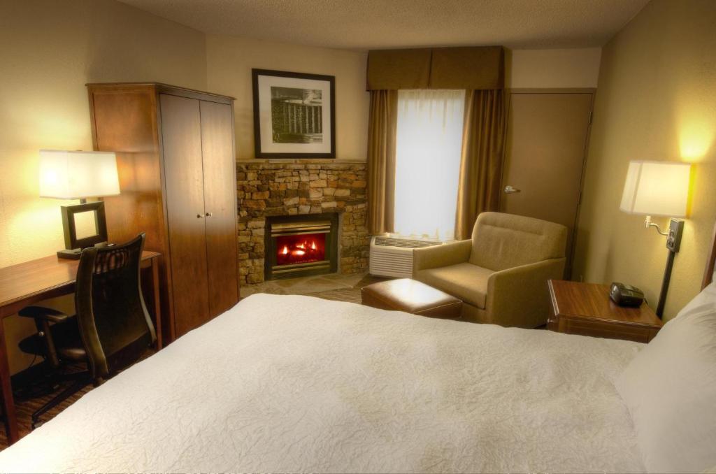 Hampton Inn By Hilton Gatlinburg - image 2