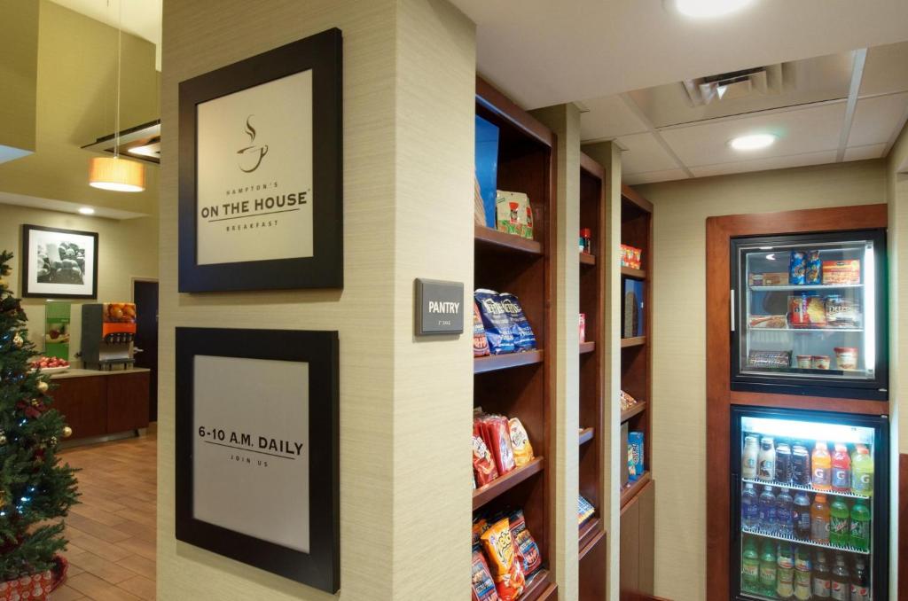 Hampton Inn By Hilton Gatlinburg - image 3
