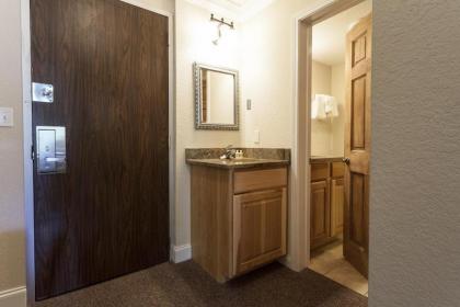 Reagan Resorts Inn - image 13
