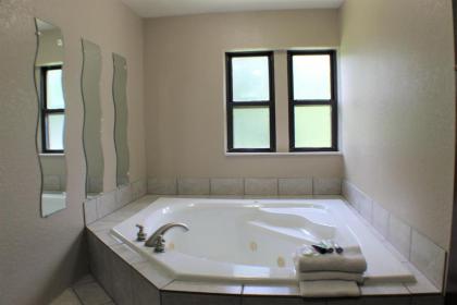 Chalet Inn - image 12