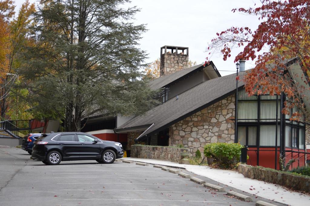 Chalet Inn - image 7