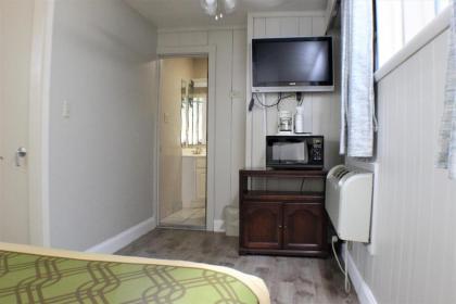 Chalet Inn - image 9
