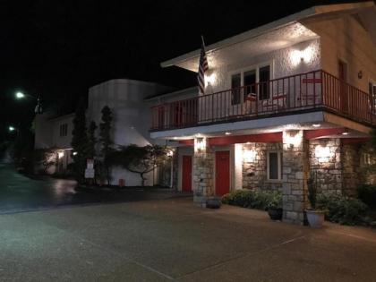 Zoders Inn and Suites - image 13