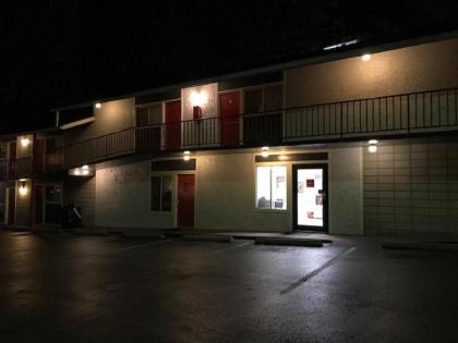 Zoders Inn and Suites - image 15