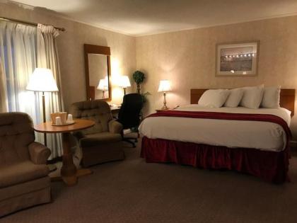 Zoders Inn and Suites - image 19