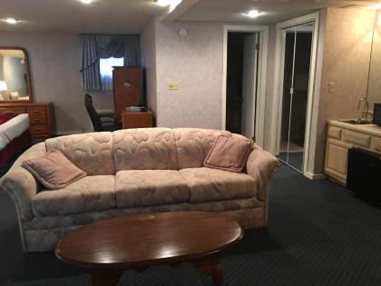 Zoders Inn and Suites - image 2