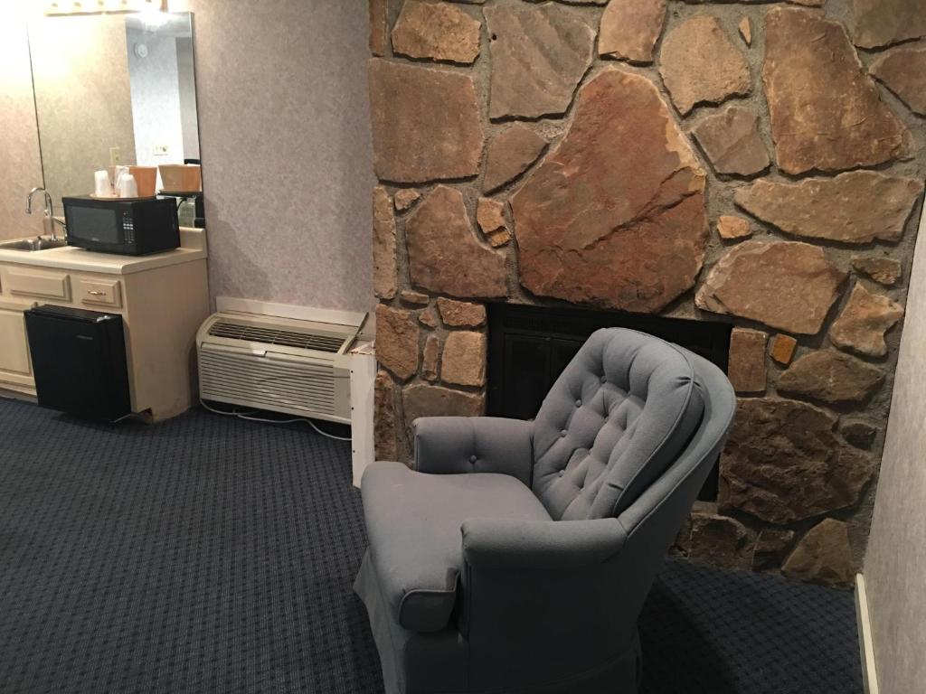 Zoders Inn and Suites - image 7