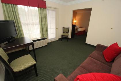 Black Bear Inn & Suites - image 14