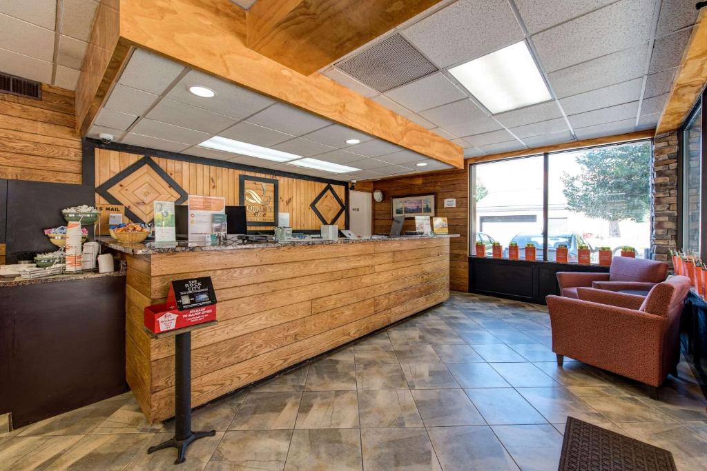 Quality Inn Creekside Gatlinburg - image 3