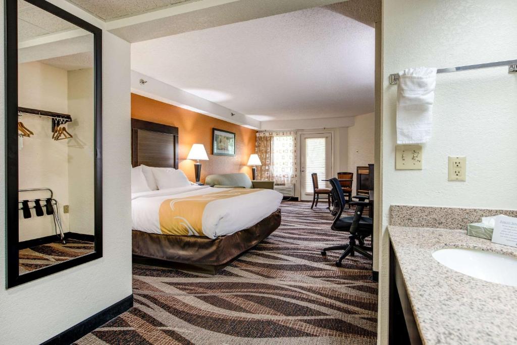 Quality Inn Creekside Gatlinburg - image 7
