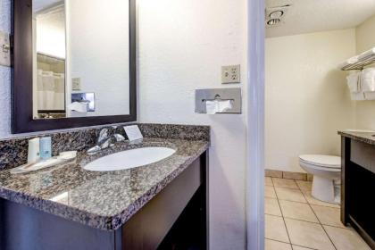 Quality Inn Creekside Gatlinburg - image 8