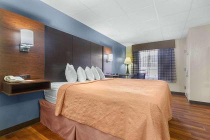 Econo Lodge Inn & Suites At The Conference Center - image 16