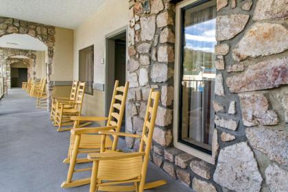 Econo Lodge Inn & Suites At The Conference Center - image 2