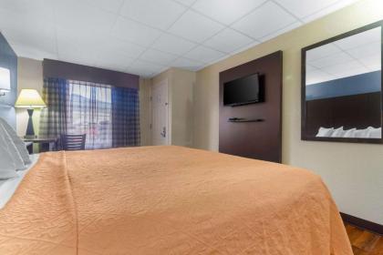 Econo Lodge Inn & Suites At The Conference Center - image 7