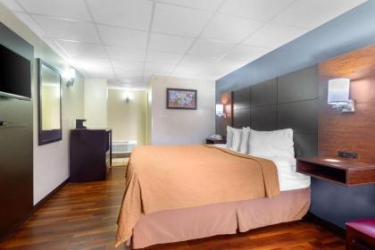 Econo Lodge Inn & Suites At The Conference Center - image 9