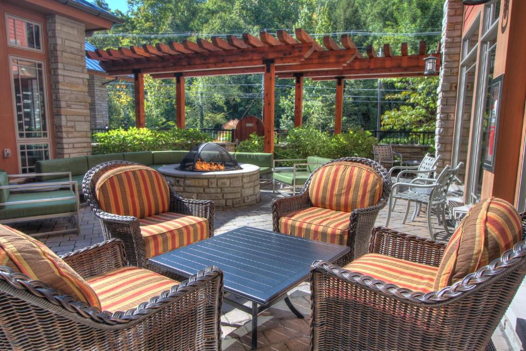 Hilton Garden Inn Gatlinburg - image 2