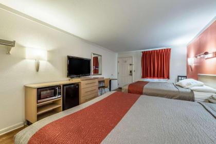 Motel 6 Gatlinburg Smoky Mountains - image 5