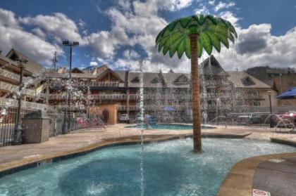 Crossroads Inn & Suites - image 1
