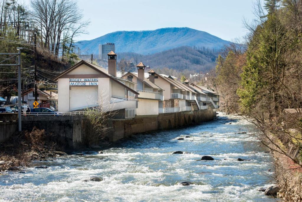 Rocky Waters Motor Inn - main image