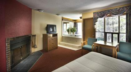 Rocky Waters Motor Inn - image 2