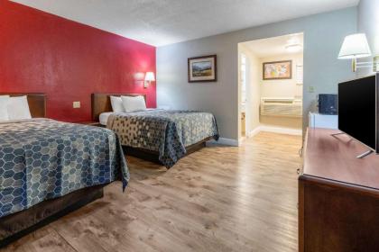 Econo Lodge Inn & Suites On The River - image 11