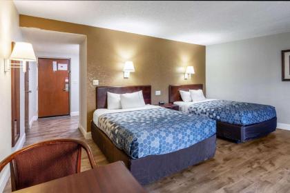 Econo Lodge Inn & Suites On The River - image 17