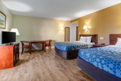 Econo Lodge Inn & Suites On The River - image 20