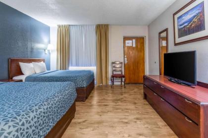 Econo Lodge Inn & Suites On The River - image 6