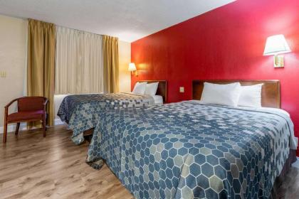 Econo Lodge Inn & Suites On The River - image 8