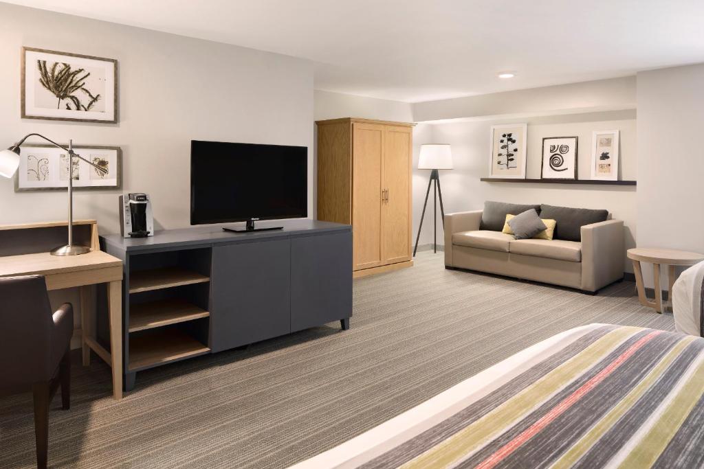 Country Inn & Suites by Radisson Gatlinburg TN - image 3