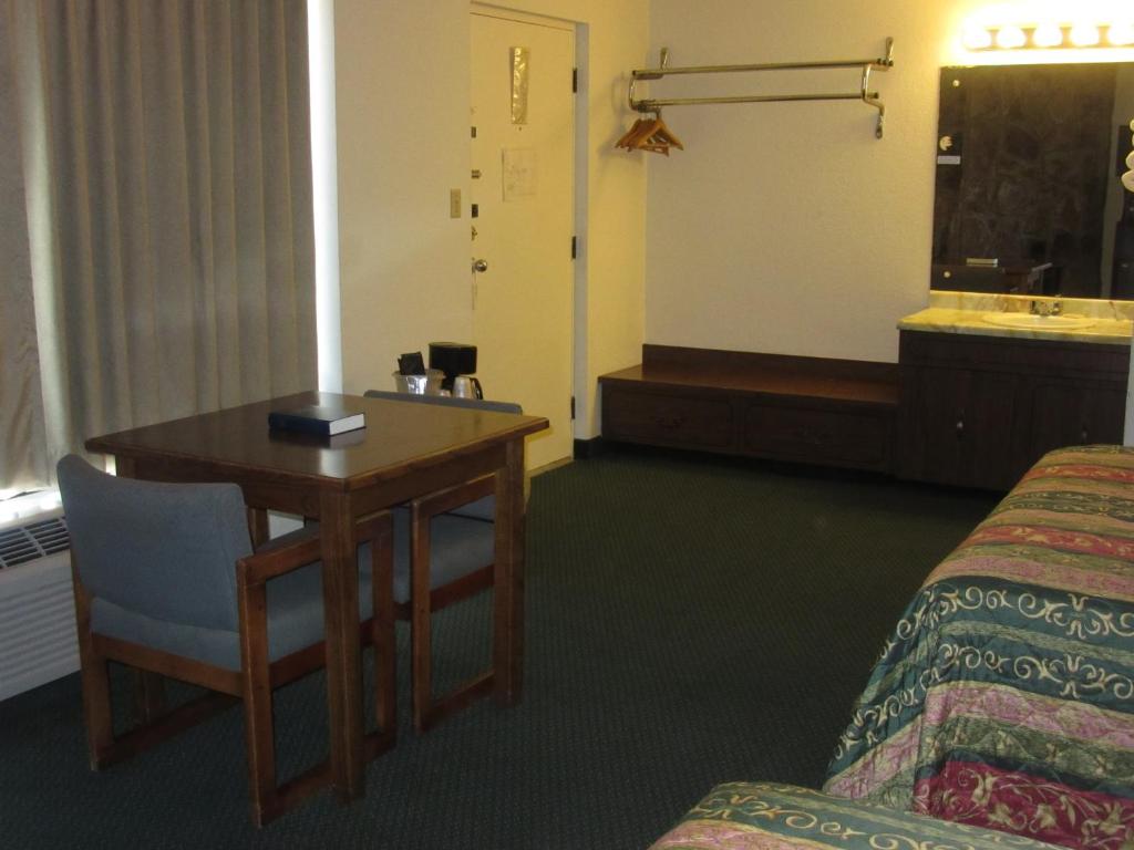 LeConte Motor Lodge A Ramada by Wyndham - image 3