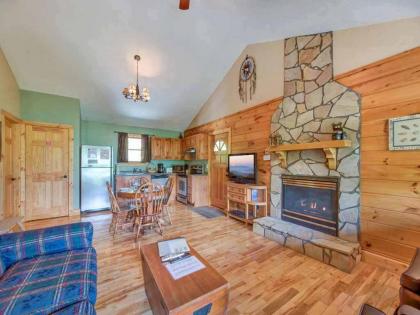 Majestic View 1 Bedroom Sleeps 2 Jetted Tub Mountain View Hot Tub - image 18