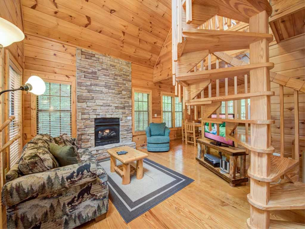A Walk in the Clouds 1 Bedroom Sleeps 4 Pool Table Hot Tub Pets - main image