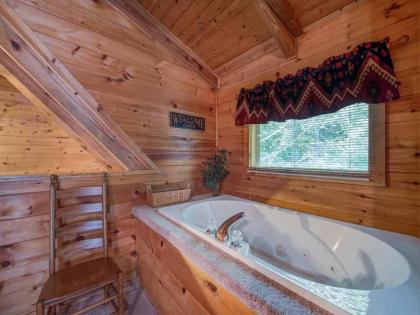 Bear's Den 2 Bedrooms Jetted Tub King Beds Hot Tub WiFi Sleeps 6 - image 12