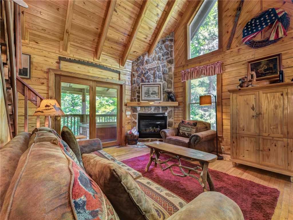 Buckhorn 2 Bedrooms Sleeps 6 WiFi Jetted Tub Fireplace Hot Tub - main image