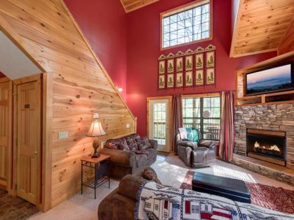 Chipmunk Chase 2 Bedrooms Sleeps 8 Hot Tub Pool Table Fireplace - image 1