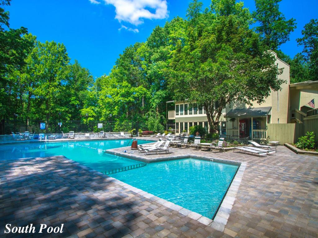 Great Expectations 3 Bedrooms Fireplace Pool Table Hot Tub Sleeps 10 - image 5
