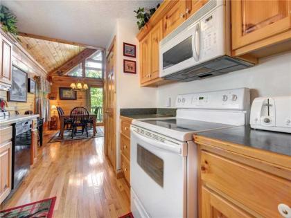 Komfy Kozy 3 Bedrooms Sleeps 10 Views Game Room Pool Access WiFi - image 10