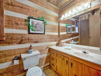 Fox Den 2 Bedrooms Sleeps 4 Whirlpool Tub Deck Yard Hot Tub - image 10