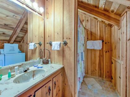 Fox Den 2 Bedrooms Sleeps 4 Whirlpool Tub Deck Yard Hot Tub - image 12
