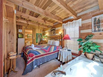 Fox Den 2 Bedrooms Sleeps 4 Whirlpool Tub Deck Yard Hot Tub - image 8